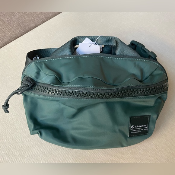 lululemon athletica Handbags - Lululemon All Day Essentials Belt Bag 2.5L